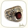 Bague argent travaillé et pierre de grenat