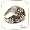Bague argent travaillé et pierre de grenat
