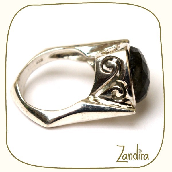 Labradorite facettée montée sur argent